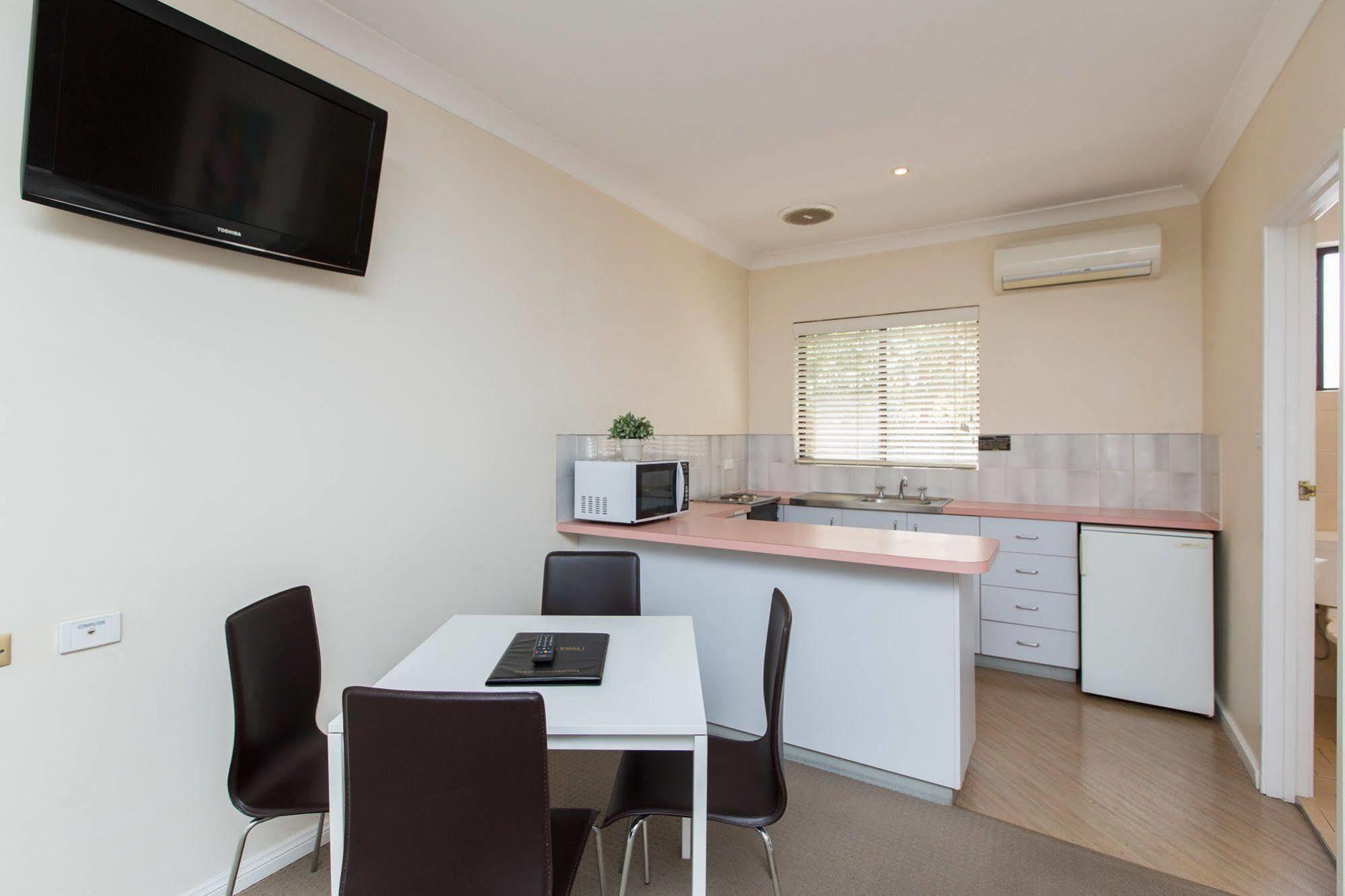 Lincoln Cottage Motor Inn Wagga Wagga Exterior photo