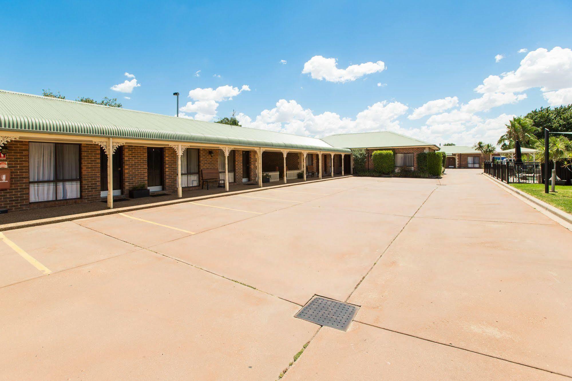 Lincoln Cottage Motor Inn Wagga Wagga Exterior photo